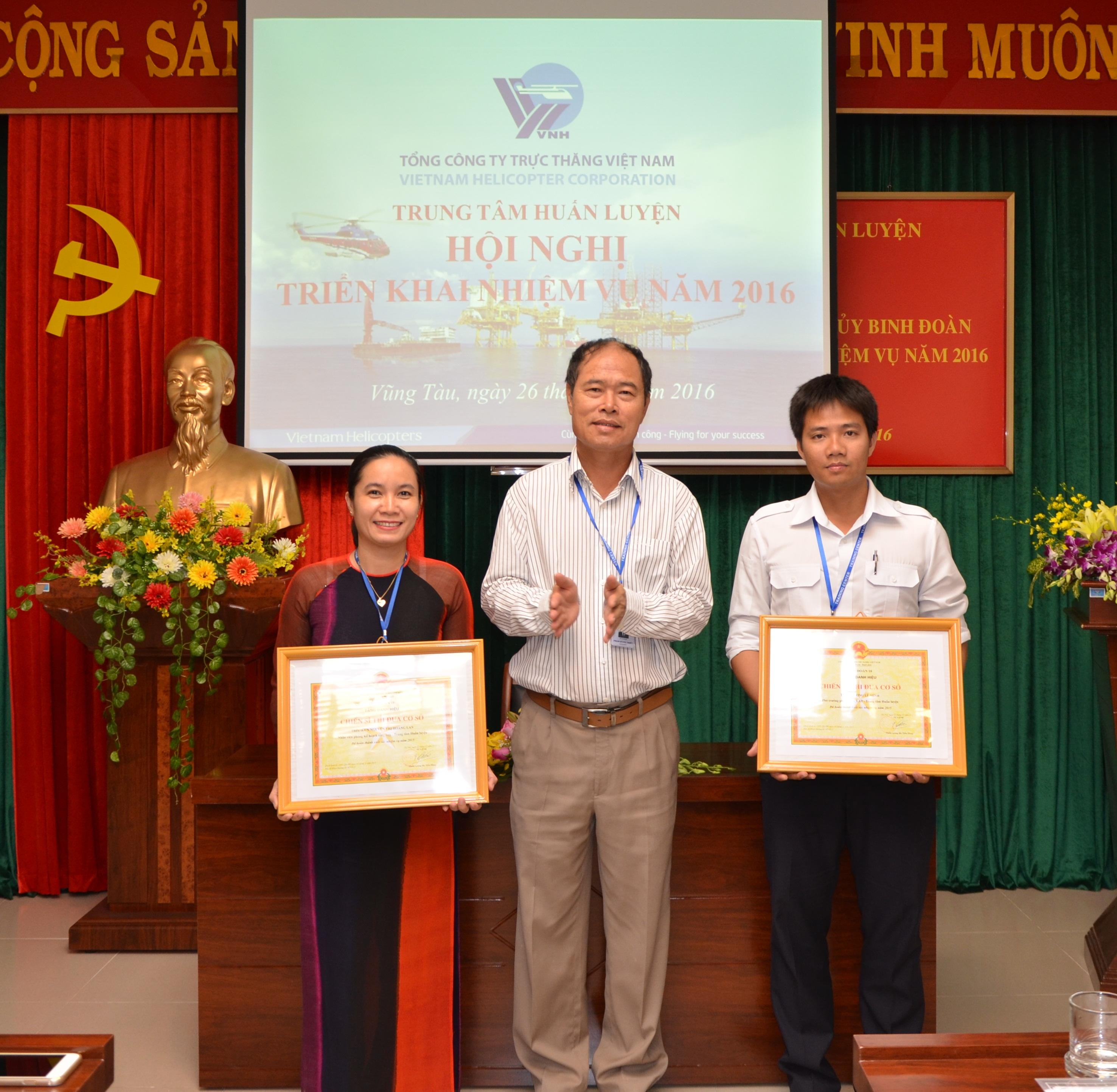 Luôn làm tròn “hai vai”